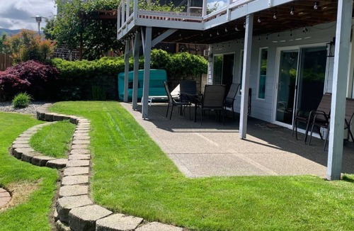 Olympia House | Charming Waterfront Home On Summit Lake