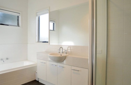 Inverloch House | Chiaro Villa - Surf Side