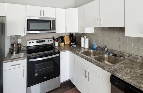 Downtown Des Moines Apartment | Chic Des Moines 1BR with Amenities & Prime Location