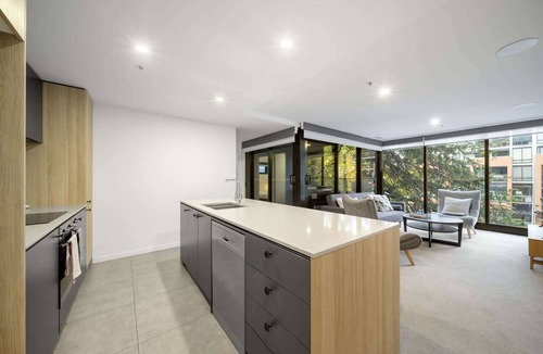 Braddon Apartment | Chic Inner-City 2-Bed Abode with Pool, Gym & Sauna