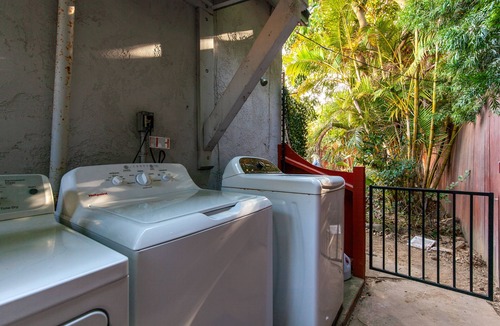 La Jolla Apartment | Chic & Spacious Studio by the Beach Prime La Jolla Spot Sleeps 4!