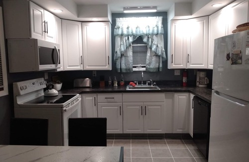 Wilmington Ski Chalet | Chimney Hill resort mountain home w/clubhouse-heated pools, great lake & trails