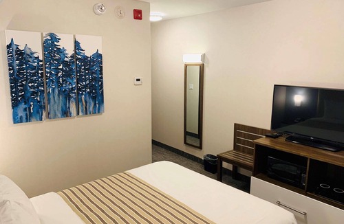 Northeast Mississauga Hotel | close by Pearson airport