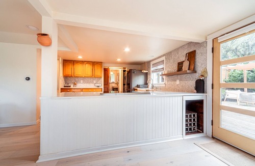 Maple Leaf Cottage | Cloud Cottage - Private oasis 10 mins to downtown Seattle