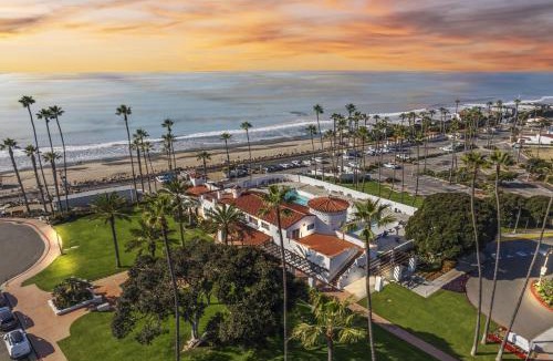 San Clemente House | Coastal Duo Steps to Ole Hanson Casino and the beach