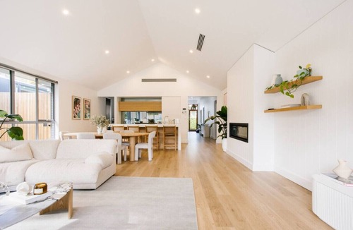 West Beach House | Coastal Gem - Beach I Airport I Shopping