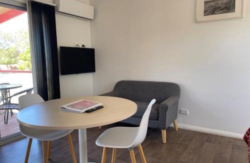 Cobar Hotel | Cobar Caravan Park