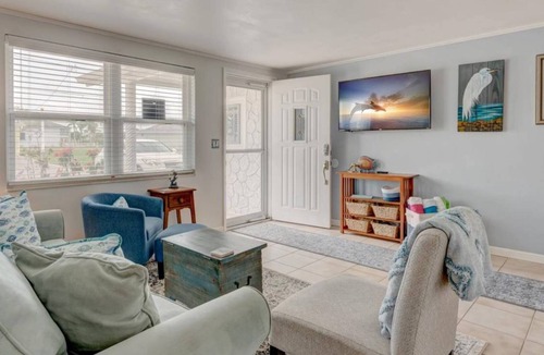 Hudson House | Come and stay where the Dolphins' Play