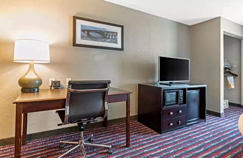 Fairview Heights Hotel | Comfort Suites Fairview Heights - St. Louis