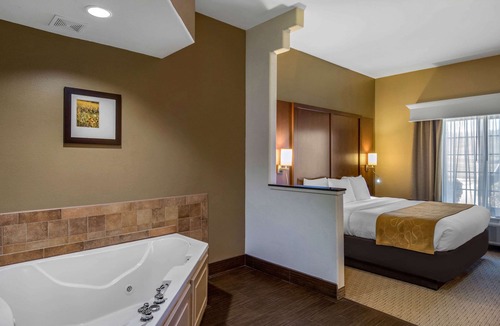 Marshall Hotel | Comfort Suites Marshall