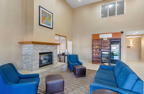 Normal Hotel | Comfort Suites Normal University area