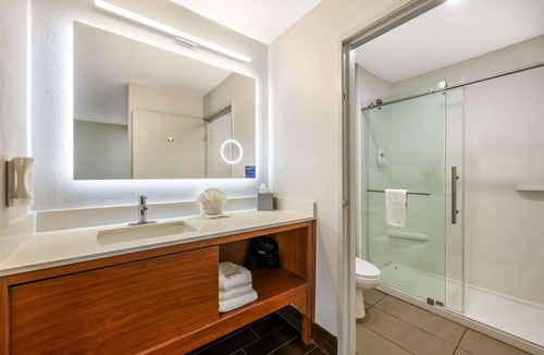 Council Bluffs Hotel | Comfort Suites Omaha East-Council Bluffs