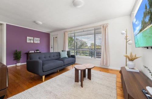 Page House | Comfortable Home for 6 - Canberra Inner North