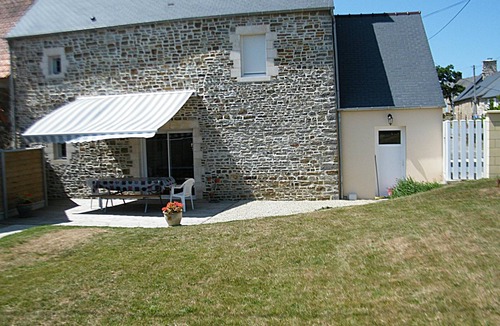 Le Mesnil Cottage | Comfortable house with private garden in Cotentin