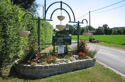Conde-sur-Risle Cottage | Comfortable Normandy Cottage with 120 acre forest