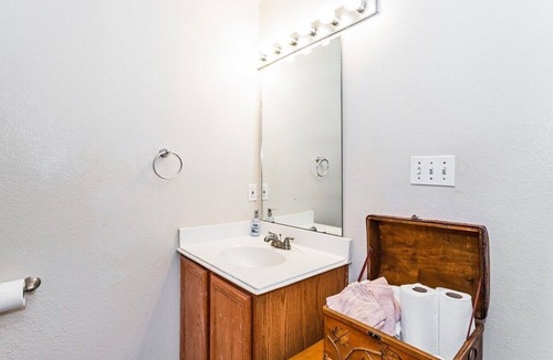 Northside Apartment | Comfortable Spacious 3 Bedroom Rural