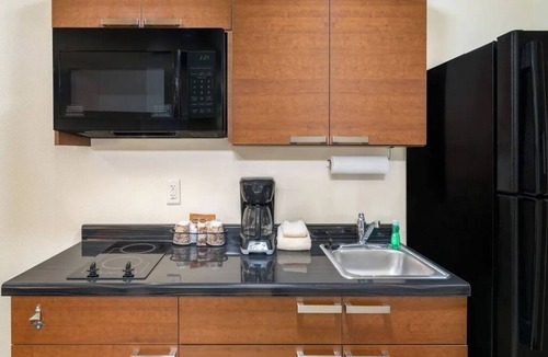 Bismarck Hotel | Comfortable Stay w/Full Kitchen, Near Gateway to Science
