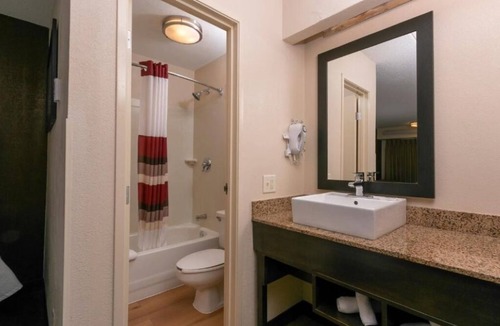 Columbus Hotel | Comfortable Stay Perfect for Exploring Downtown Columbus
