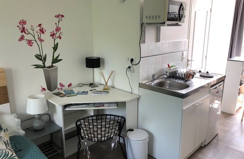 Maurepas Apartment | Comfortable studio - Garden and free parking