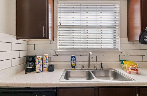 North Arlington Apartment | Comfy 2Bdr Unit