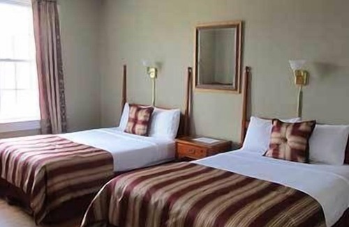 Linden Hotel | Commodore Hotel & Café