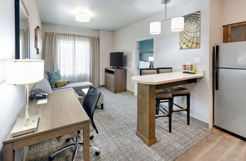 Schertz Apartment | Comms-Accessible Suite w/Hot Breakfast + Pool