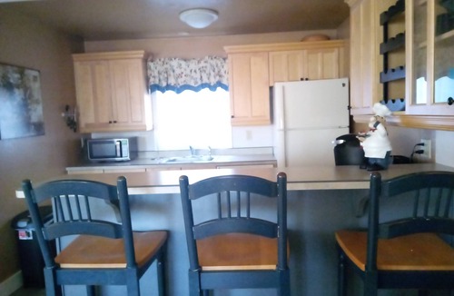 West Hartford Condo | Condo at Quechee Lakes Resort! Lovely walk to lake, club, and golfing!