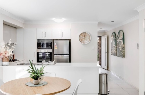South Toowoomba Apartment | Contemporary Chic on CBD Fringe!