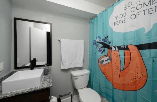 Braeswood Place Apartment | Convenient 1BR Unit Close to Shopping & Dining