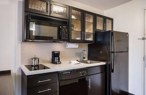 North Arlington Hotel | Convenient Location! Kitchen, Pet-Friendly Property, Private Parking