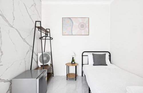 Cabramatta House | Convenient Single Stay in Heart of Cabramatta - Shared Bathroom and Kitchen