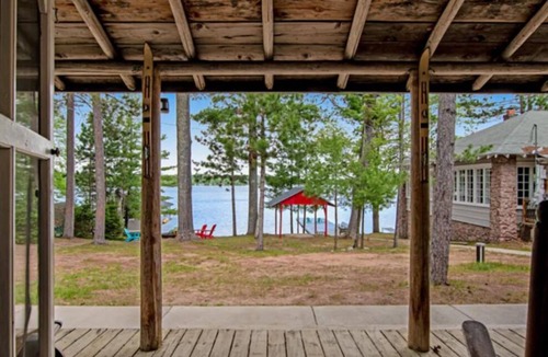 Eagle River Cabin | COOL 5br 2ba cabin on Catfish Lake, EAGLE RIVER CHAIN, covered porch, Beach