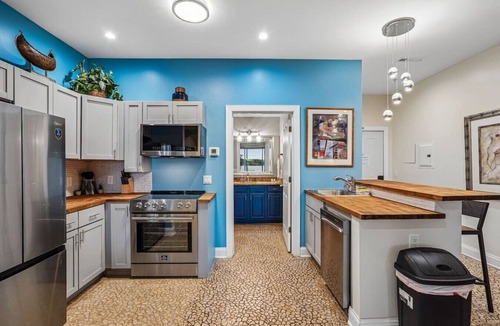 Lake Delton Condo | Corner Condo - Luxury Beachfront at Delton Grand