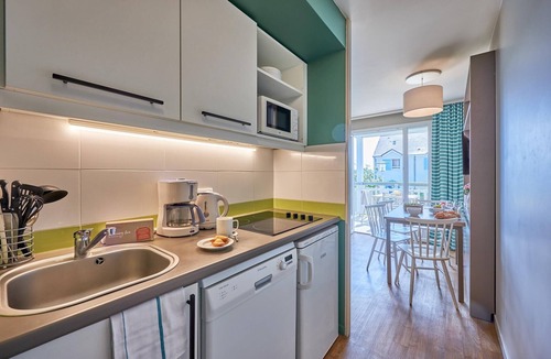 Courseulles-sur-Mer Apartment | Courseulles Coastal Apartment for 4