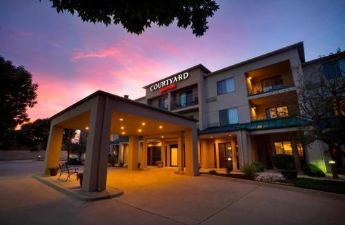 Champaign Hotel | Courtyard by Marriott Champaign