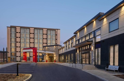 Oshawa Hotel | Courtyard by Marriott Oshawa