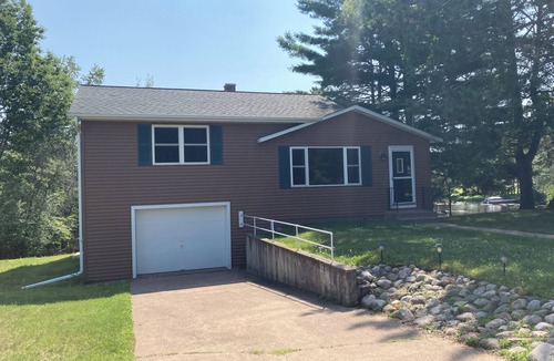 Phillips Cottage | Cozy 2-bedroom, 2 full bathrooms cottage located on Long Lake in Phillips.