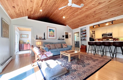 North Troy Apartment | Cozy Apt 1/2 mile to Jay Peak Resort