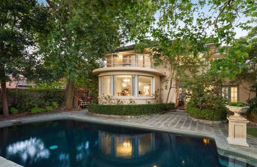 Brighton East House | Cozy Beachside Home | 5BR + Pool +Rumpus +King beds + PingPong Table