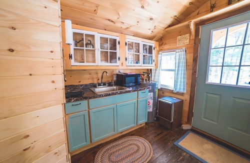 South Londonderry Cabin | Cozy cabin in charming Londonderry