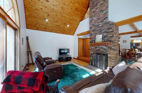 South Londonderry House | Cozy Cabin in the Woods