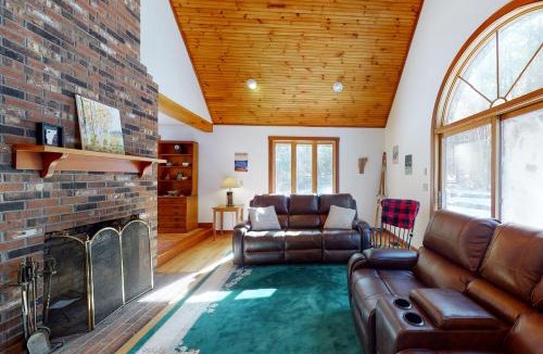 South Londonderry House | Cozy Cabin in the Woods
