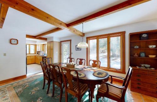 South Londonderry House | Cozy Cabin in the Woods