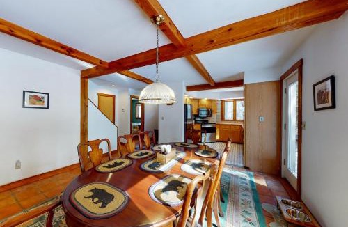 South Londonderry House | Cozy Cabin in the Woods