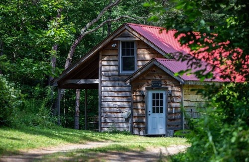 Middletown Springs Cabin | Cozy cabin with private pond near hiking, skiing, biking, fishing. Dog friendly!