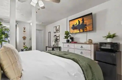 Bryant Apartment | Cozy - Clean - Pull Out - Lake