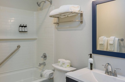Rosario Hotel | Cozy Harborside Stay | Secluded Orcas Island Getaway- Harborside 2350