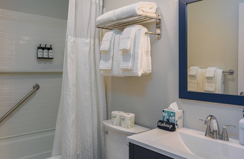 Rosario Hotel | Cozy Harborside Stay | Secluded Orcas Island Getaway- Harborside 2442