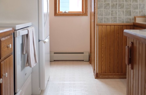 Two Harbors Cottage | Cozy home walkable to downtown Two Harbors