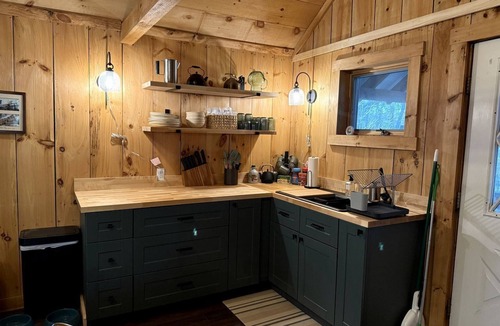 East Arlington Cabin | Cozy Mountain Cabin in Sunderland, VT